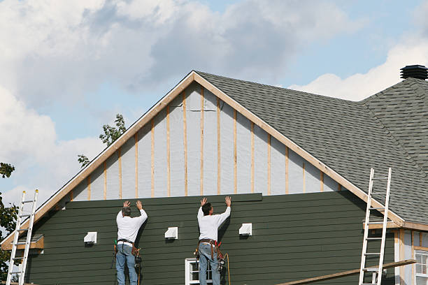 Professional Siding technician working in Baltimore, MD